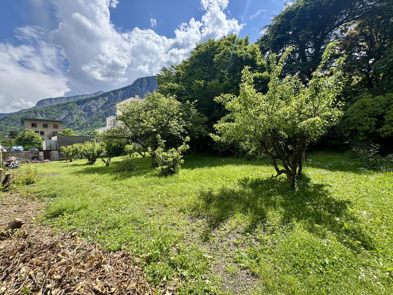 Terrain - 896 m²