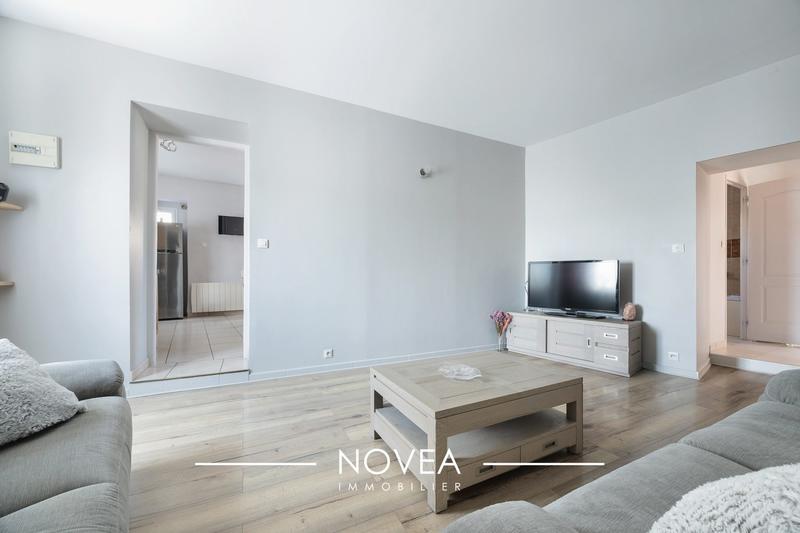 Maison traditionnelle - 259 m² - 8 pièces