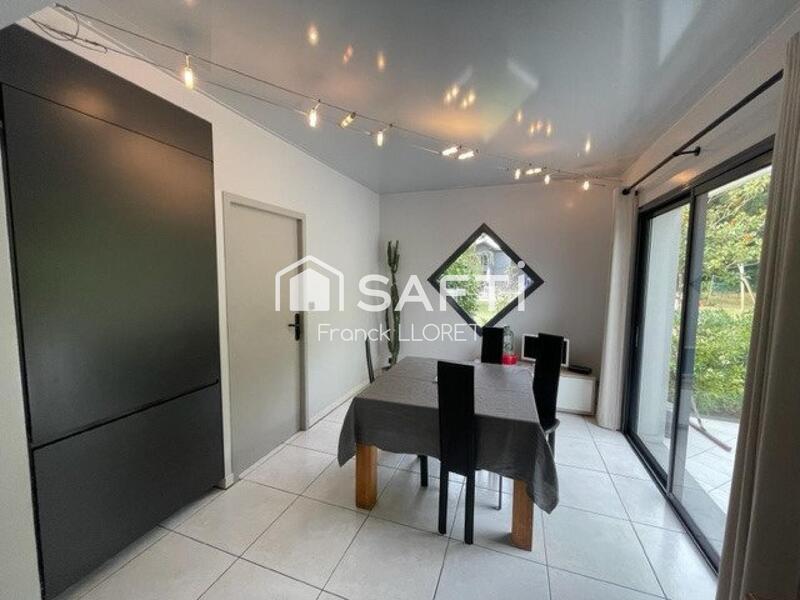 Maison - 300 m² - 11 pièces