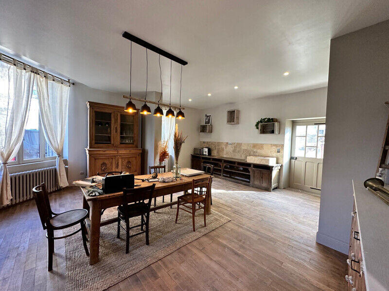 Maison - 211 m² - 9 pièces