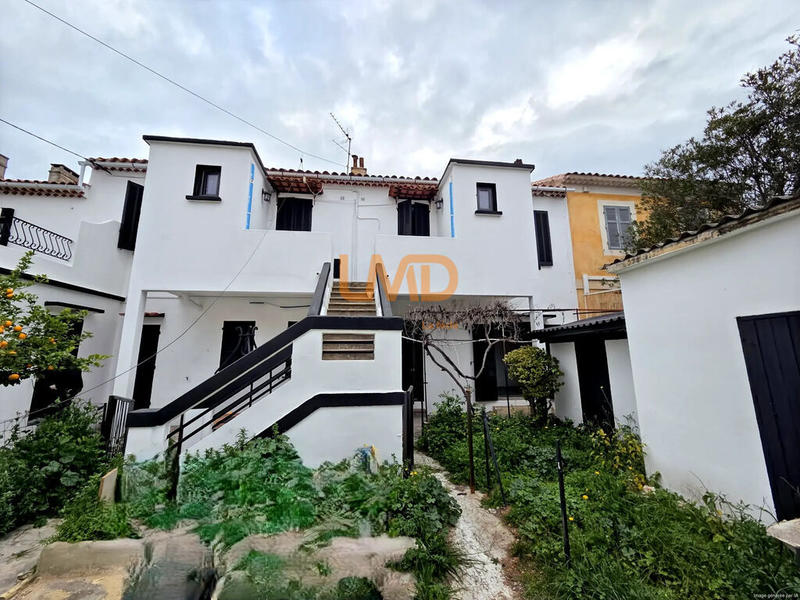 Maison - 200 m² - 9 pièces