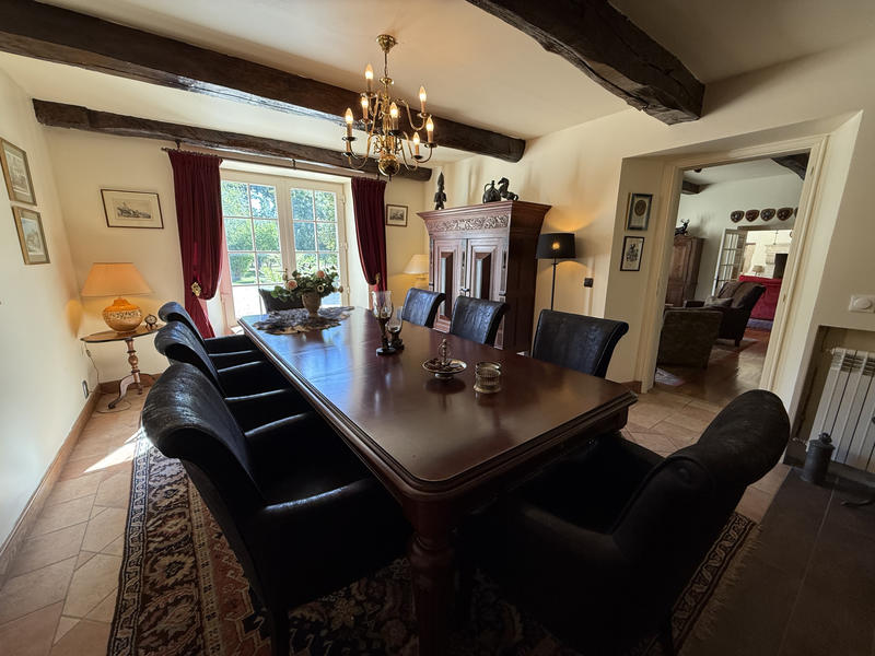Maison - 280 m² - 10 pièces