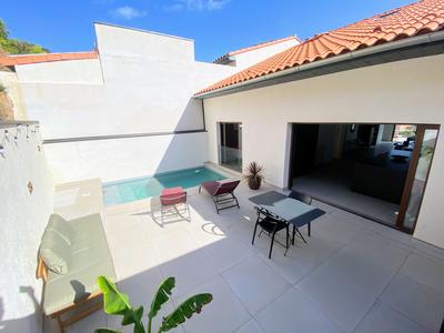Maison contemporaine - 252 m² - 9 pièces