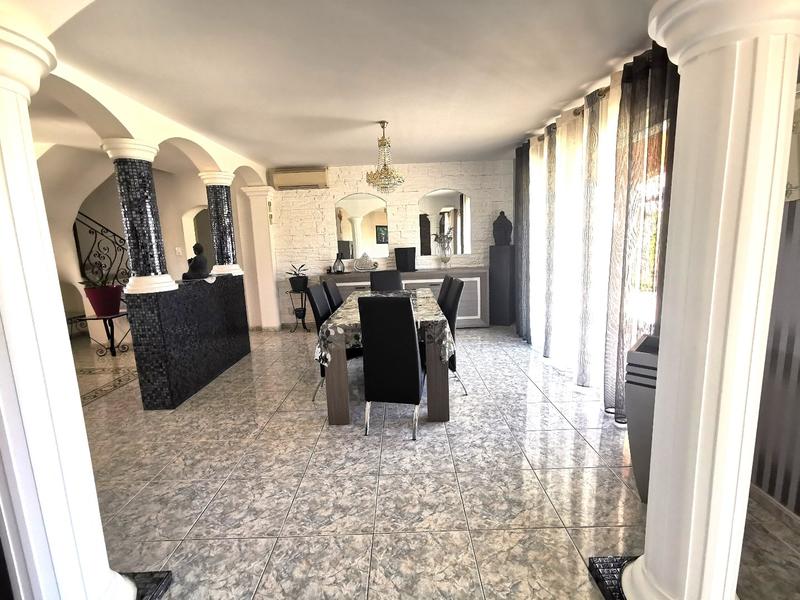 Maison - 181 m² - 7 pièces