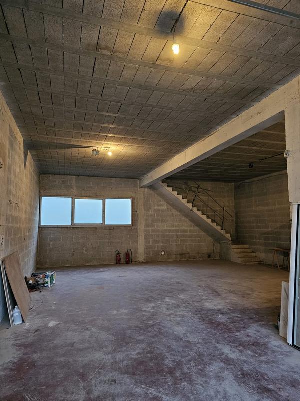 Entrepôt - 350 m²