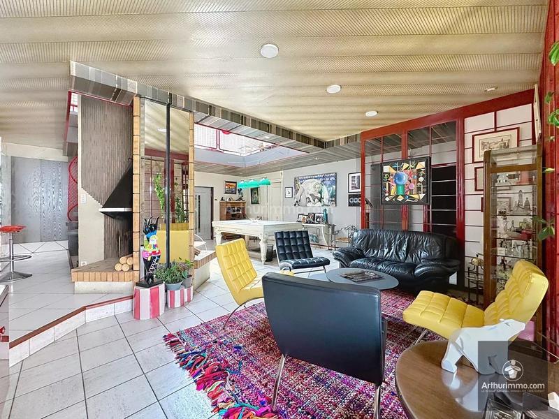 Maison - 308 m² - 8 pièces