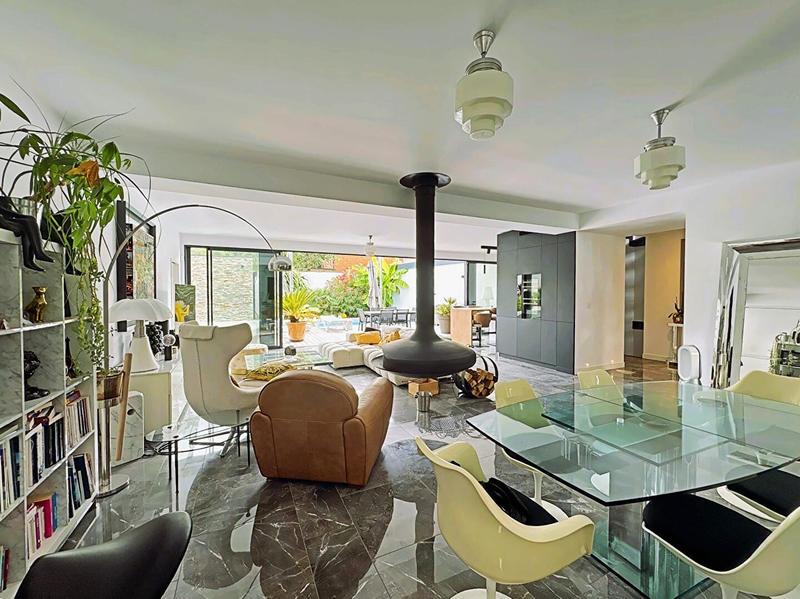 Maison - 260 m² - 5 pièces