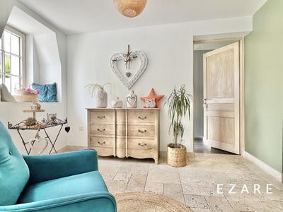 Maison - 360 m² - 8 pièces