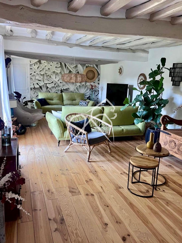 Maison - 300 m² - 8 pièces