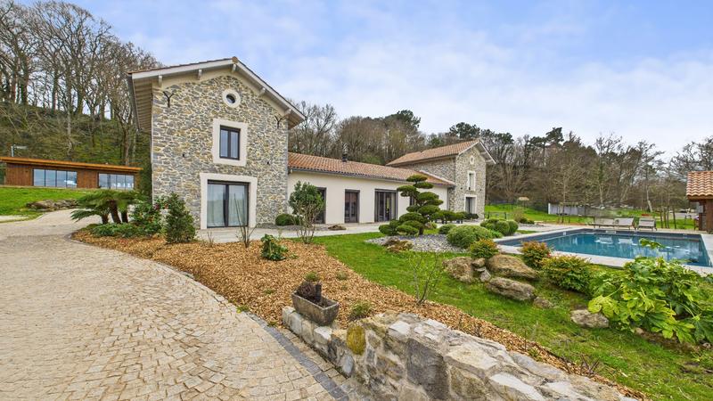 Maison - 350 m² - 9 pièces