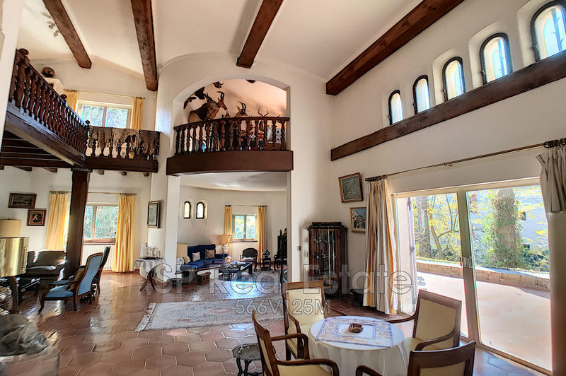 Maison - 380 m² - 10 pièces