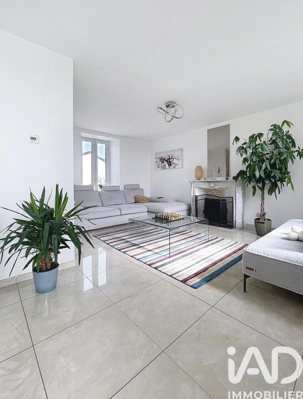 Maison - 240 m² - 8 pièces