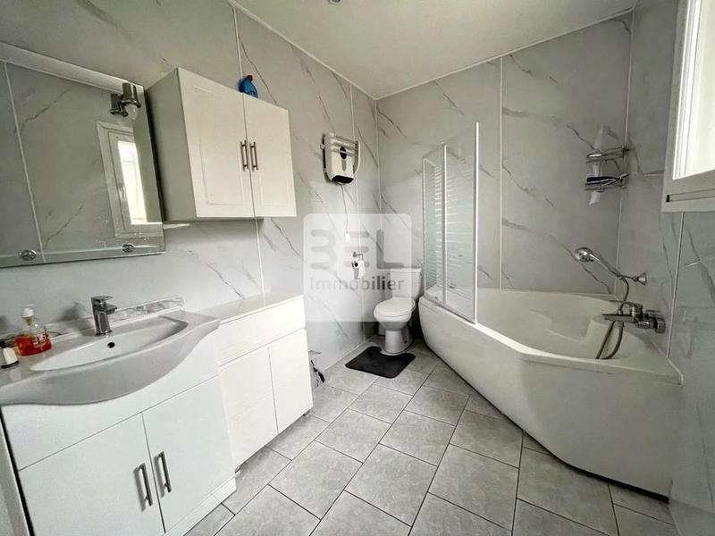 Maison - 273 m² - 11 pièces