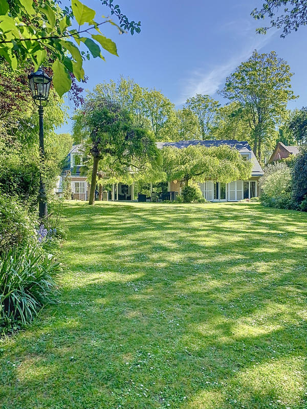 Maison - 345 m² - 15 pièces