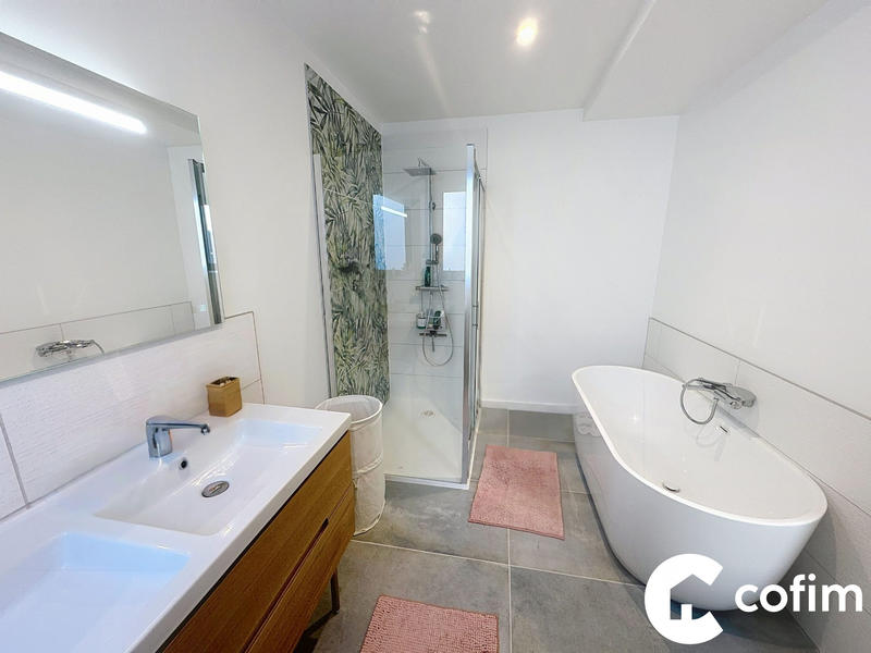 Maison - 203 m² - 7 pièces