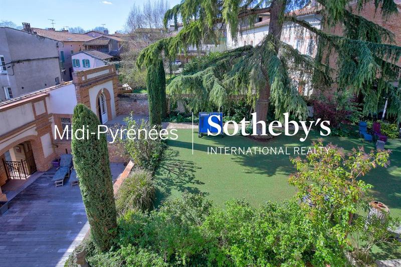 Maison - 477 m² - 15 pièces