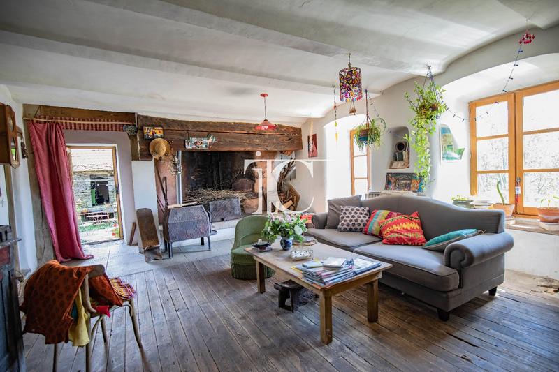 Propriété - 341 m² - 9 pièces