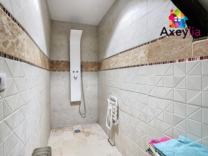 Maison - 250 m² - 5 pièces