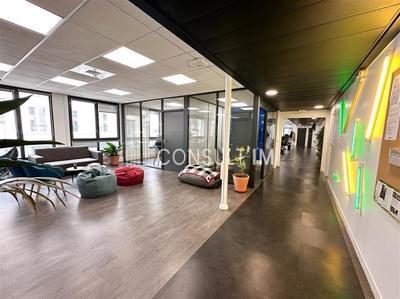 Bureau - 548 m²
