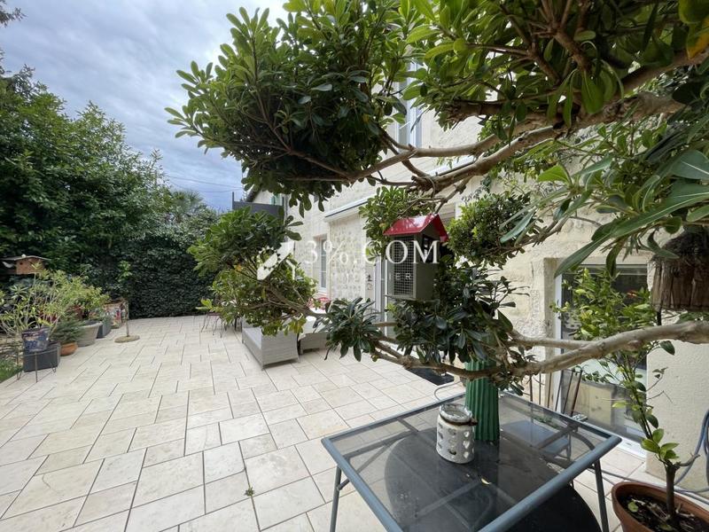 Maison - 235 m² - 6 pièces