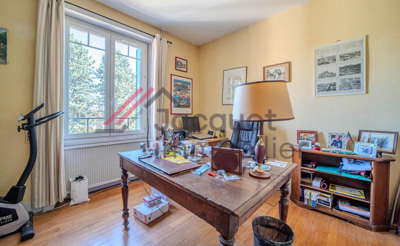 Maison - 211 m² - 10 pièces