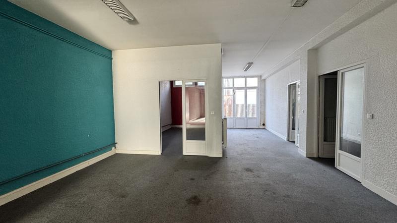Local commercial - 210 m² - 4 pièces