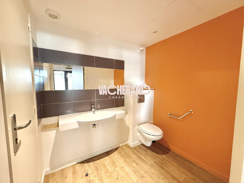 Local d'activités - 75 m²