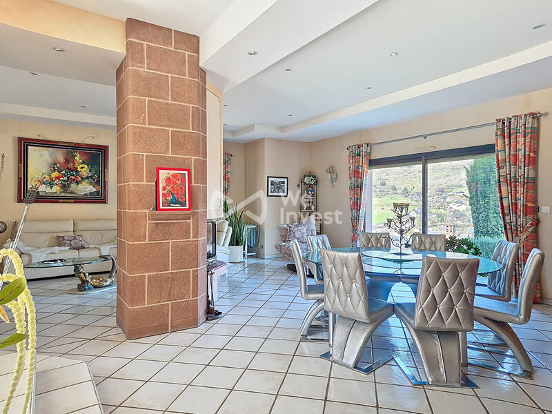 Maison traditionnelle - 237 m² - 5 pièces