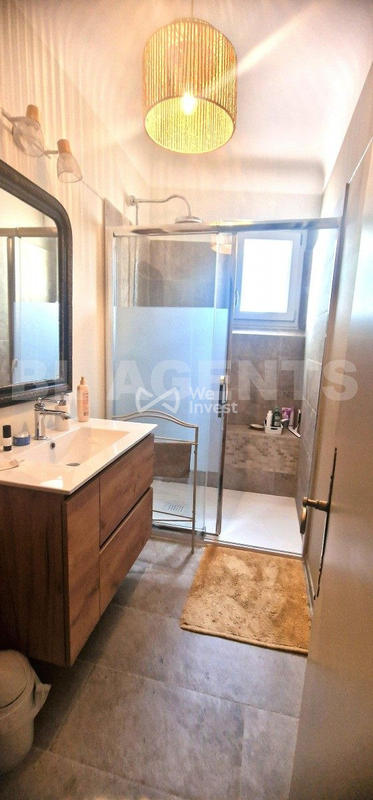 Maison - 220 m² - 7 pièces