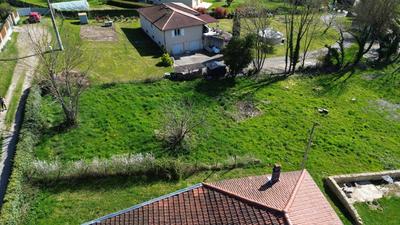 Terrain constructible - 1 035 m²