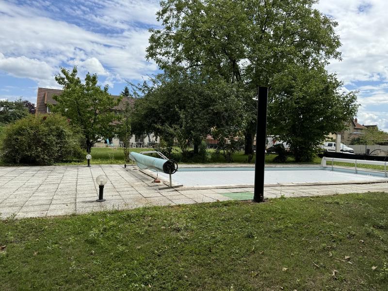 Maison traditionnelle - 168 m² - 7 pièces