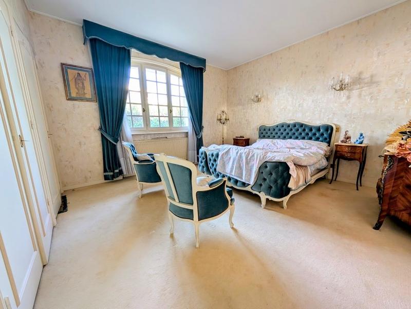 Maison - 232 m² - 8 pièces