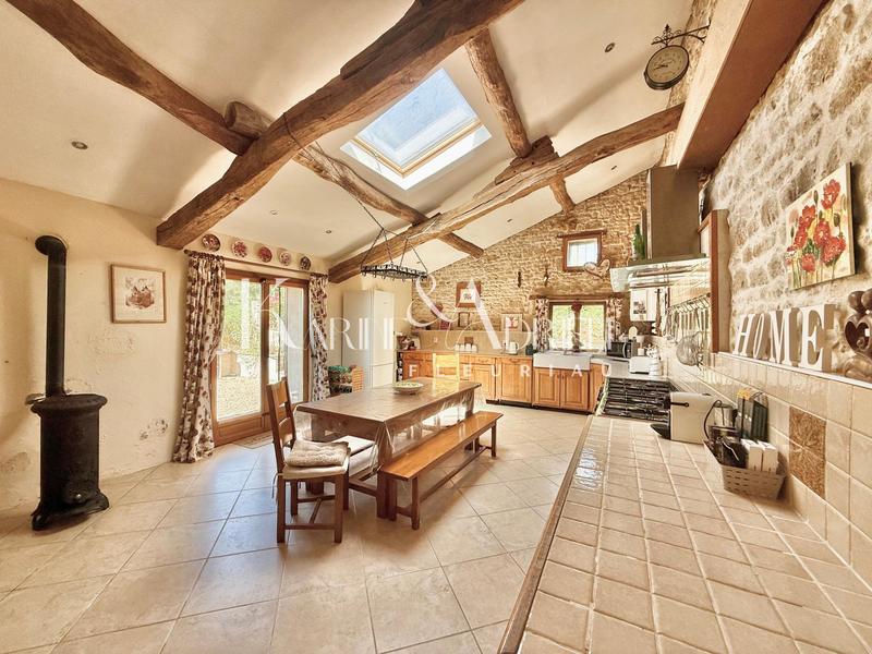 Maison - 365 m² - 11 pièces