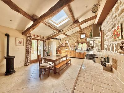 Maison - 365 m² - 11 pièces