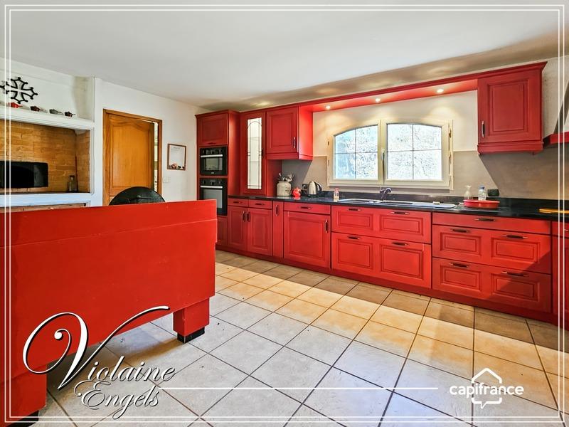 Propriété - 234 m² - 8 pièces