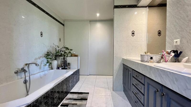 Villa - 210 m² - 7 pièces