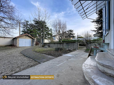 Propriété - 172 m² - 6 pièces