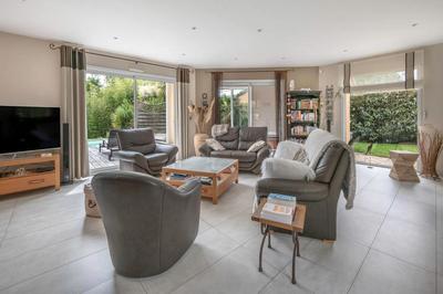 Villa - 233 m² - 12 pièces