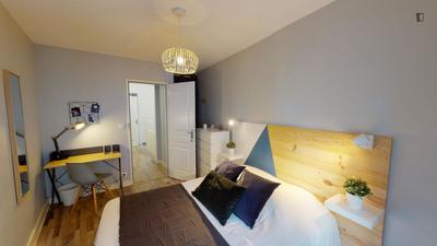 Chambre - 11 m² - 6 pièces