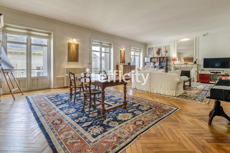 Appartement - 231 m² - 5 pièces