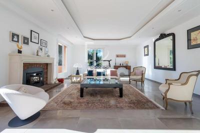 Villa - 416 m² - 6 pièces