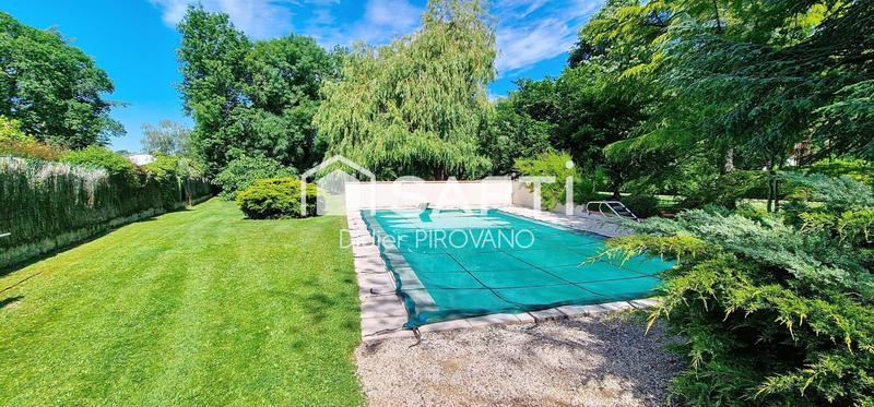 Maison - 250 m² - 5 pièces