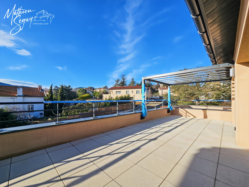 Appartement - 110 m² - 5 pièces