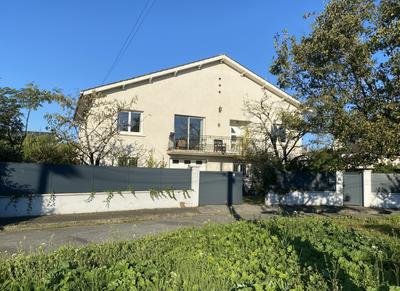 Maison - 260 m² - 8 pièces