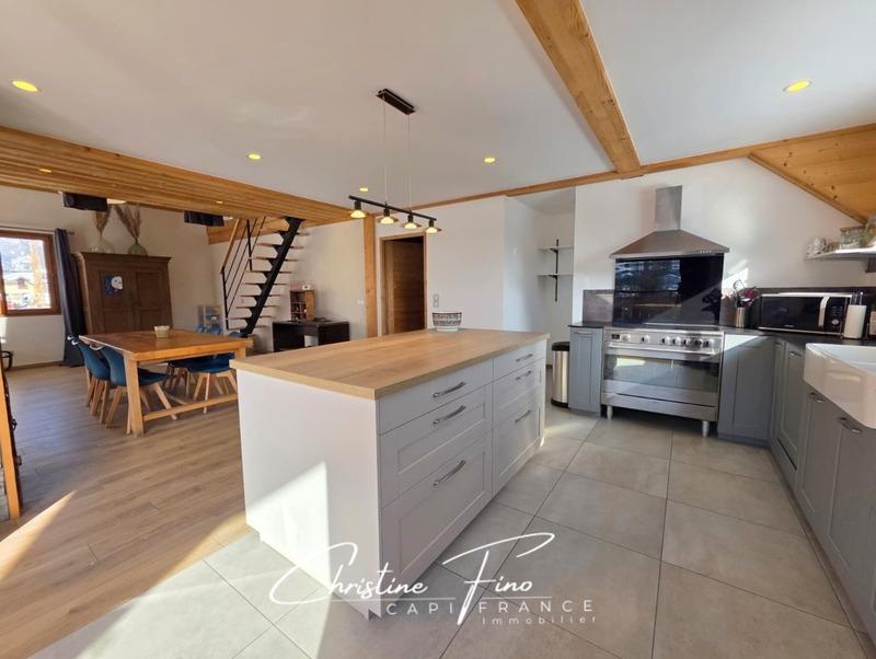 Châlet - 162 m² - 8 pièces