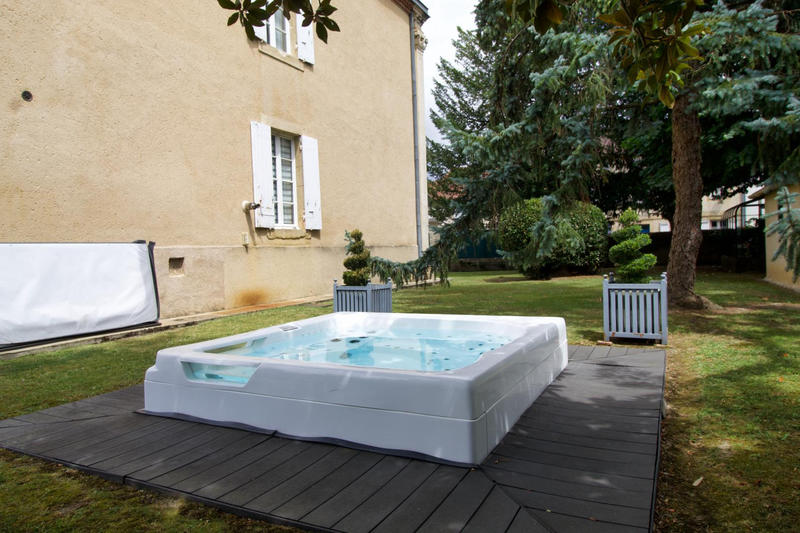 Maison - 247 m² - 15 pièces