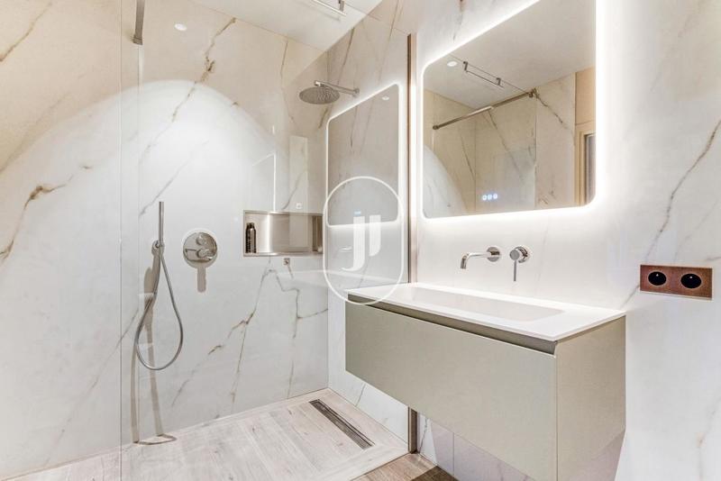 Maison - 260 m² - 6 pièces