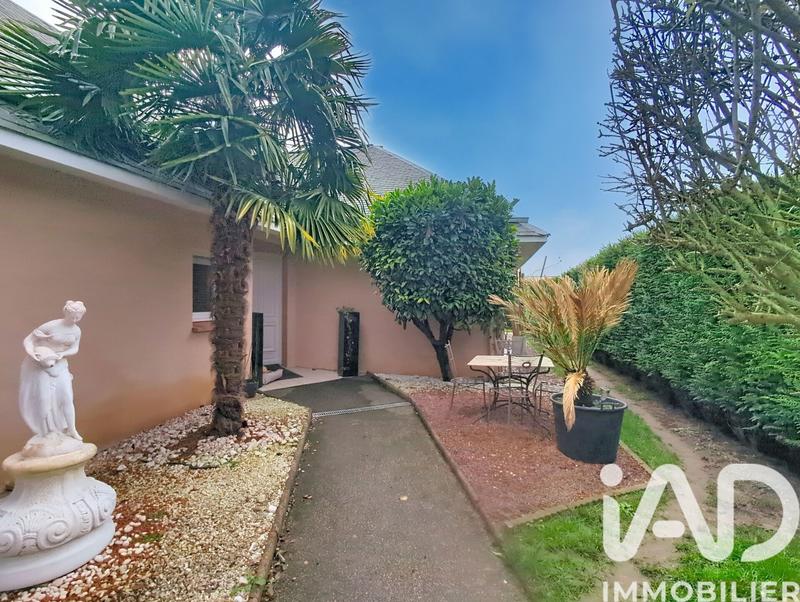 Maison - 217 m² - 9 pièces