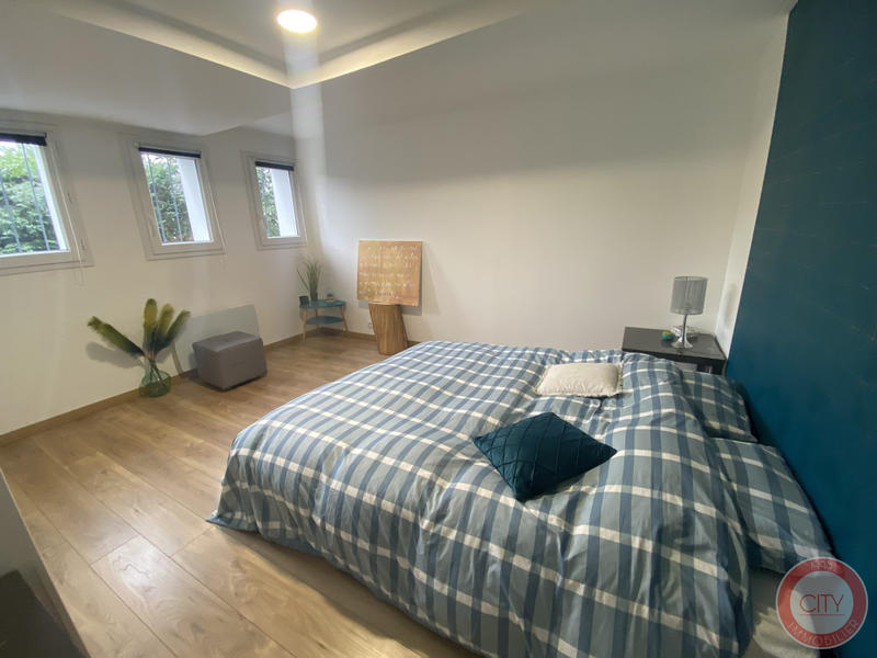 Maison traditionnelle - 223 m² - 9 pièces