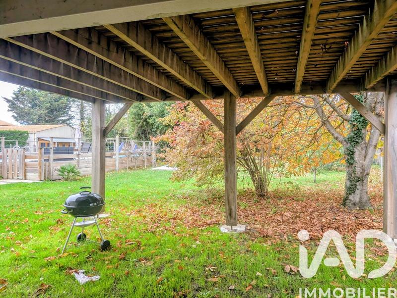 Maison - 219 m² - 9 pièces